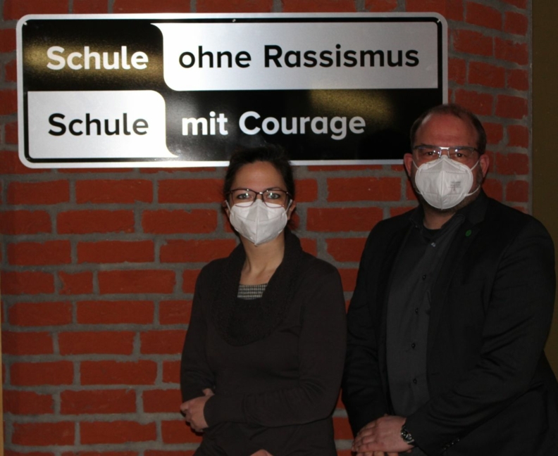 Das Gymnasium Petrinum setzt sich aktiv gegen Rassismus, Diskriminierung und Ausgrenzung ein und hat jetzt den Titel Schule ohne Rassismus verliehen bekommen.