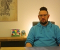 Physiotherapeut Dominik Plewan feiert fünfjähriges Jubiläum mit seiner Praxis in Bottrop-Grafenwald.