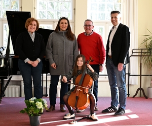 Neues Cello für die Musikschule