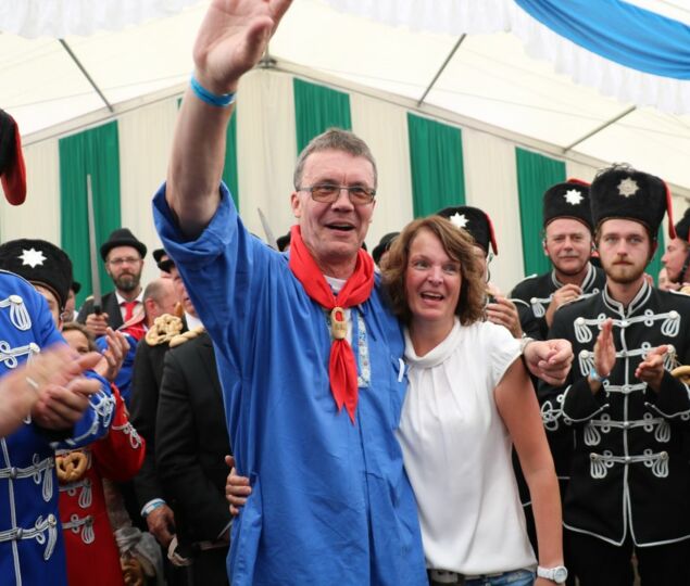 Ecki Schnieder und Beate Möhlen, das amtierende Brezelkönigspaar, bedauert des Festausfall durch die Corona-Pandemie 2021