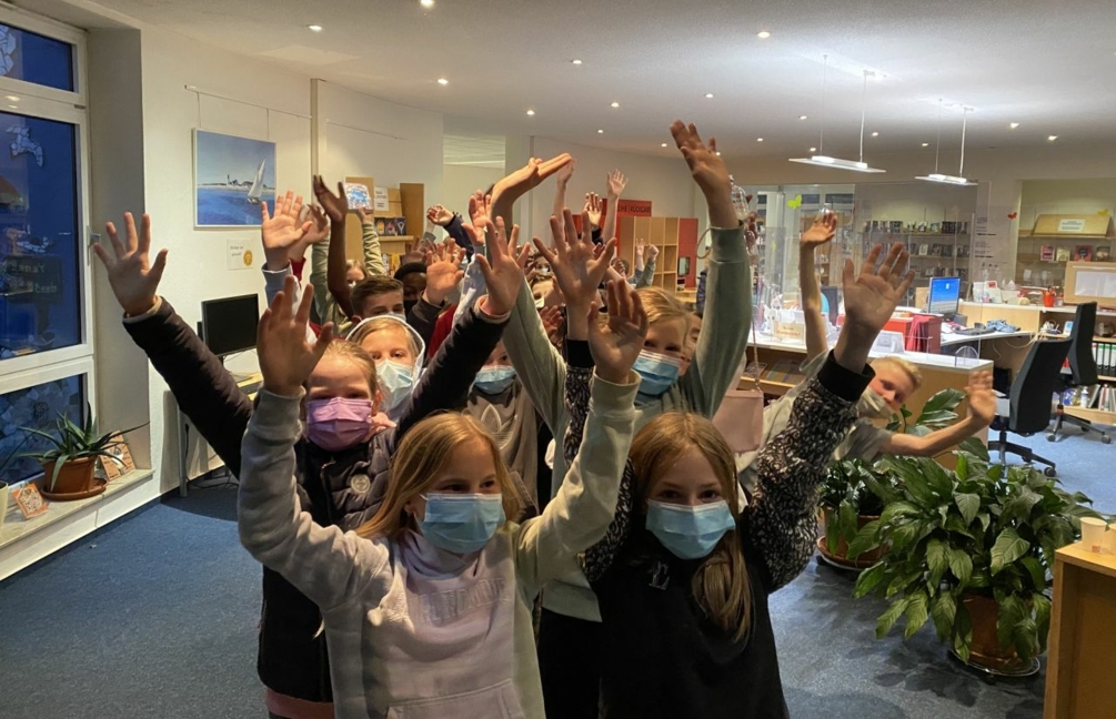 Die Fünftklässler des VGK verbrachten einen tollen Leseabend auf dem Schulhof und in der Lebendigen Bibliothek.