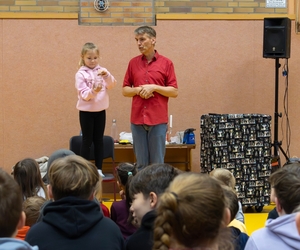 Wissenschaft zum Staunen: Physikanten begeistern Grundschule Grafenwald