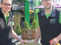 Eine kleine Raupe ärgert Gartenbesitzer