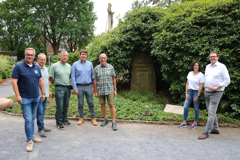 Neuer Grabstein für Johann Breuker: Heimatverein bewahrt Kirchhellener Geschichte