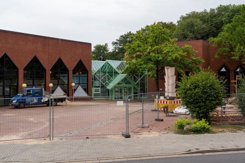 Vorplatz der Mathias-Jakobs-Stadthalle wird neugestaltet