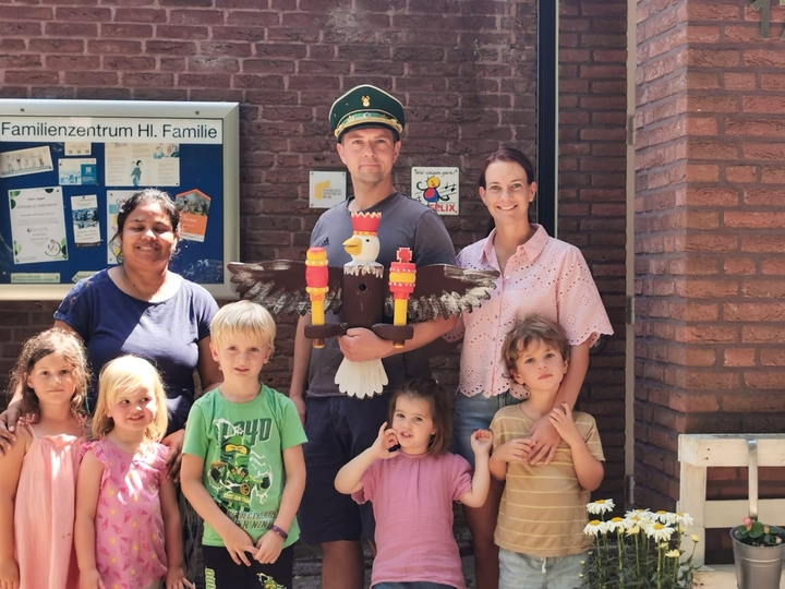Grafenwälder Bataillonsfest: Kinder gestalten Schützenvogel für das Vogelschießen