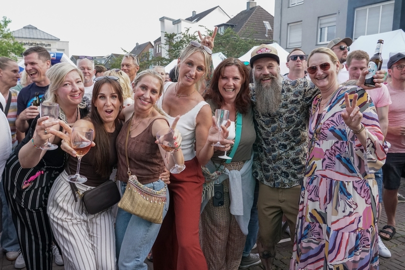 BILDERSTRECKE - Maifest belebte den Kirchhellener Dorfkern am Wochenende