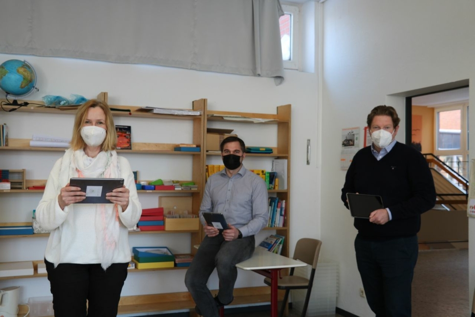 Das Vestische Gymnasium in Kirchhellen hat vom Förderverein iPads im Rahmen der Digitalisierung und zum Ausbau des Distanzunterrichtes gespendet bekommen.
