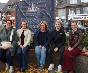 Das Natürlich Kirchhellen-Team und die Kirchhellener Kaufleute freuen sich auf ein weihnachtliches Wochenende in der Dorfmitte.
