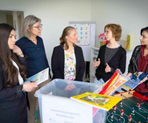 Vertreterinnen des NRW-Ministeriums für Flucht und  Integration besuchen Beratungsbüro Steinstraße