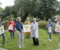 v. l. Anja Venhoff, Ayse Cerci, Jolanta Wojciak, Elif Merdivan, Mürvet Colak, Nilüfer Komsu und Giannina Link bei der Übergabe der Jubiläumstaschen.