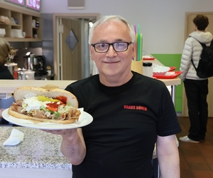 Sendogan Orak leitet seit 1989 Döner Imbisse, seine erste Eröffnung war in Oberhausen Osterfeld, jetzt möchte er die Kirchhellener für sich gewinnen.