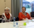 Bei einem ersten Treffen war die Resonanz nicht groß. Umso mehr freut sich die Vorsitzende der Caritasgruppe Feldhauen Brunhild Friese (r.), dass das Projekt nun starten kann.