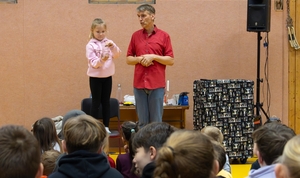 Wissenschaft zum Staunen: Physikanten begeistern Grundschule Grafenwald