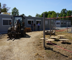 Langsam entsteht der Teilstandort der Sekundarschule auf dem ehemaligen Bolzplatz „Am Tollstock“.