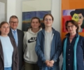 Schülerinnen und Schüler erhalten DELF-/DALF-Diplome