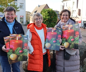 Hiltrud Genter-Hautkappe und Agnes Grewer (v.r.) freuten sich am vergangenen Donnerstag über ihre erste Kundin.