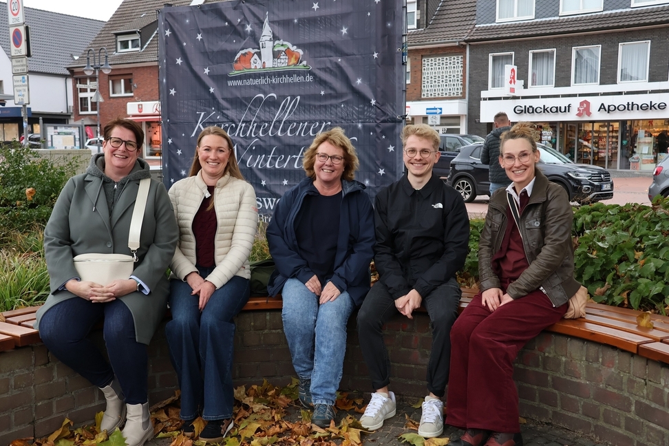 Das Natürlich Kirchhellen-Team und die Kirchhellener Kaufleute freuen sich auf ein weihnachtliches Wochenende in der Dorfmitte.
