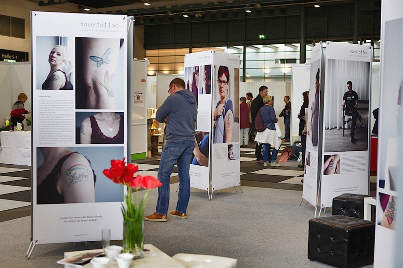 Hospiz-Verein Gladbeck zeigt Ausstellung „Trauertattoo – Unsere Haut als Gefühlslandschaft“
