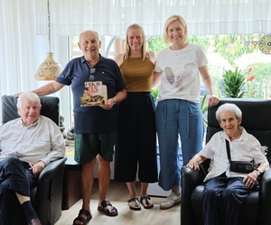Werner Koller, Pater Zito, Julia Hußmann, Linda Landmesser und Hedwig Koller während Zitos Besuch in Kirchhellen.