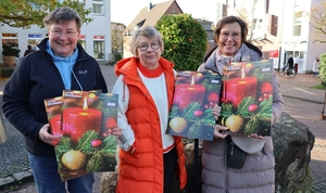 Hiltrud Genter-Hautkappe und Agnes Grewer (v.r.) freuten sich am vergangenen Donnerstag über ihre erste Kundin.