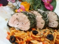 Rezept des Monats  - Pochiertes Schweinefilet im Kräutermantel auf Ofenspaghetti mit Gorgonzola und Parmesan