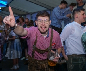 BILDERSTRECKE - Ausgelassene Stimmung beim Kirchhellener Oktoberfest
