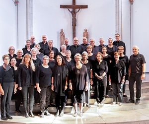 Ein Gruppenfoto des Gemeindechors in der Kirche St. Johannes in Kirchhellen.