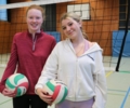 Klara Steinbrock und Ronja Koch (v.l.) sind die Übungsleiterinnen für die zukünftige Jungenmannschaft.