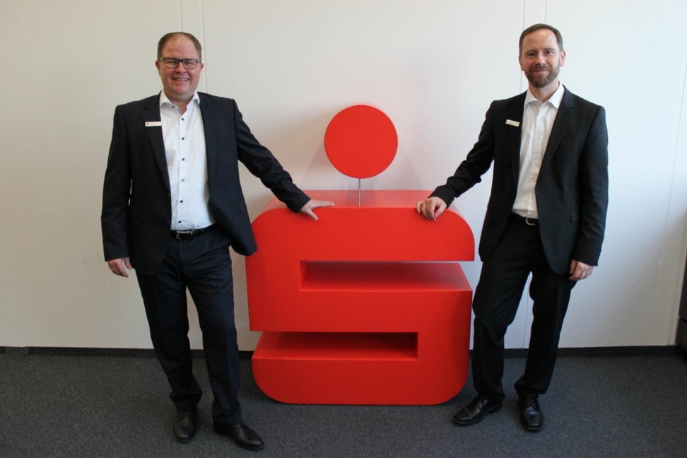 Die Sparkasse Gladbeck verkündet den Wechsel des Vorstandes: Ludger Kreyerhoff hat das Amt an Marcus Steiner übergeben.