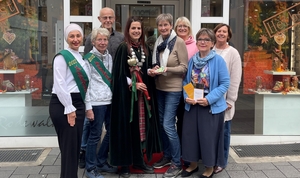 Appeltatenmajestäten überreichen Spende an den Hospiz- Verein Gladbeck e.V.