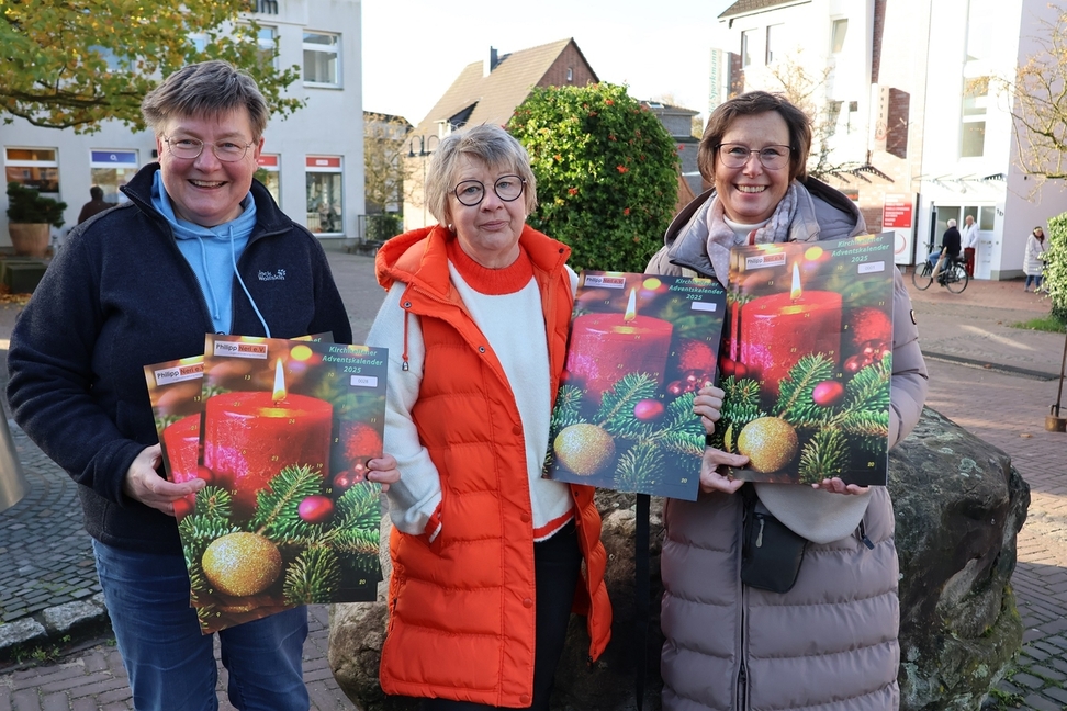 Hiltrud Genter-Hautkappe und Agnes Grewer (v.r.) freuten sich am vergangenen Donnerstag über ihre erste Kundin.