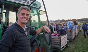 Besonders für Kinder hat Landwirt Jörg Umberg ein breites Rahmenprogramm für das Mondscheinpflücken auf die Beine gestellt.
