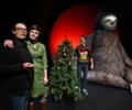 Komödie „Das Pubertier“ mit gigantischem Faultier auf  der Bühne der Stadthalle
