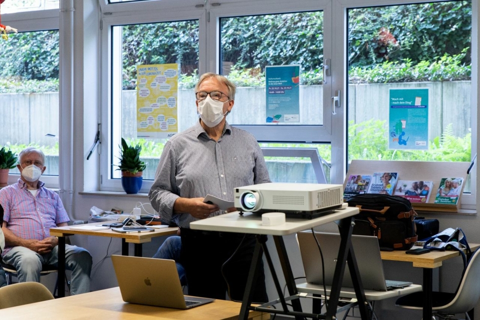 Dank Innovation City können die SeniorenNetzwerker jetzt zwei neue Endgeräte kennenlernen
