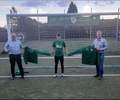 Garten-Landschaftsbauer Markus Kaufmann hat dem VfL Grafenwald neue Trikots gesponsort.
