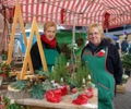 Stöbern auf dem Weihnachtsmarkt der Begegnung