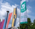 Mayors for Peace-Flagge weht vor dem Rathaus