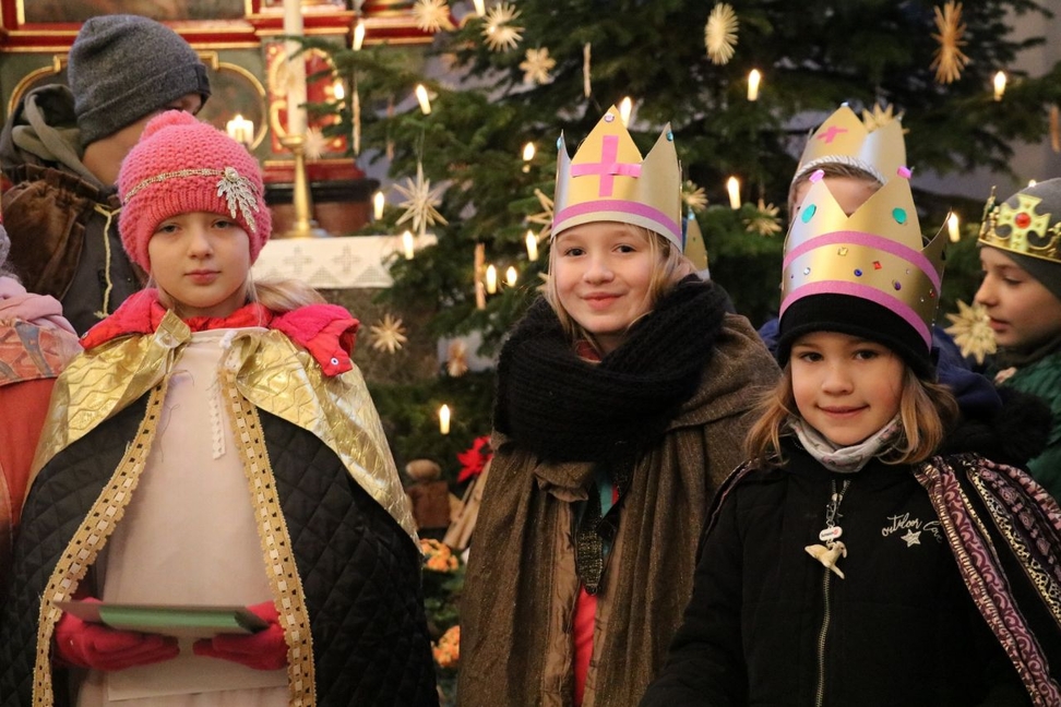 Die Sternsingeraktion 2021 wird Corona-konform kontaktlos ablaufen. Die katholische Kirche St. Ludgerus in Schermbeck sowie die Gemeinde Gahlen bieten Alternativen für den Segen und für Spenden für die Sternsinger.