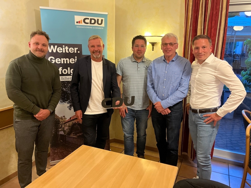 (v.l.) Ortsverbandsvorsitzender Robert Rademacher, Bürgermeister Mike Rexforth, Ersatzkandidat Dirk Fengels sowie die Ratsmitglieder und Ratskandidaten Egon Stuhldreier und André Rademacher. Es fehlt Alexander Endemann.