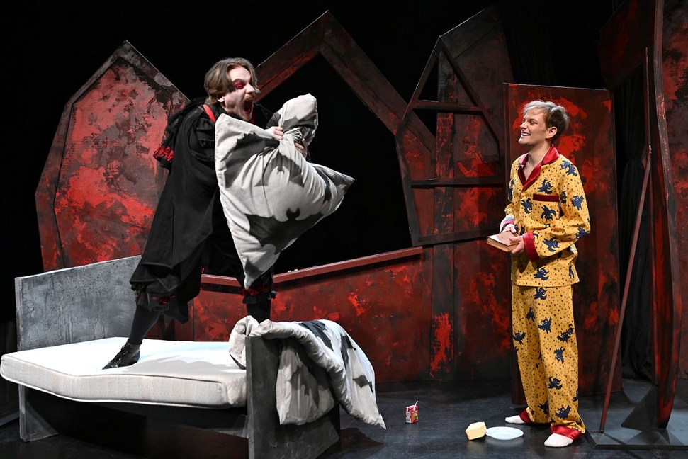 Das Westfälische Landestheater bringt am 13. September „Der kleine Vampir“ in Dorsten auf die Bühne.