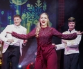 Die neue Show „Christmas Sparkle – A Light for Everyone“, im Van Helsing’s Club begeistert mit Live-Gesang, Tanz und Akrobatik.