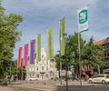 „Mayors for Peace“-Flagge vor dem Rathaus