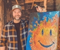 Der Künstler Jan Hendrik Lehrich aus Bottrop-Grafenwald sammelt mit dem Verkauf seiner Acryl-Kunstwerke Spenden für systemrelevante Pflegekräfte in der Corona-Zeit.