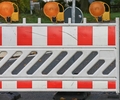 Eine Straßenabsperrung.