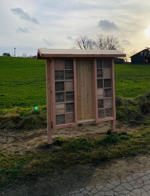 Das Wildbienenhotel des Gahlener Heimatvereins steht in Besten am Kuhweg und bietet der bedrohten Tierart ein wichtiges Zuhause.