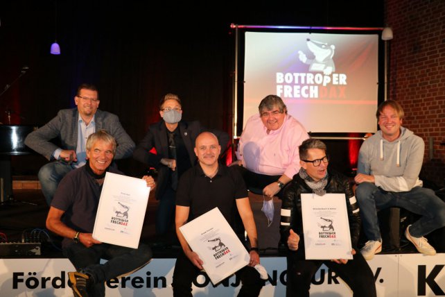 Die Preisträger mit Volksbank-Vorstand Martin Wissing, Benjamin Eisenberg und Roberto Giavarra.
