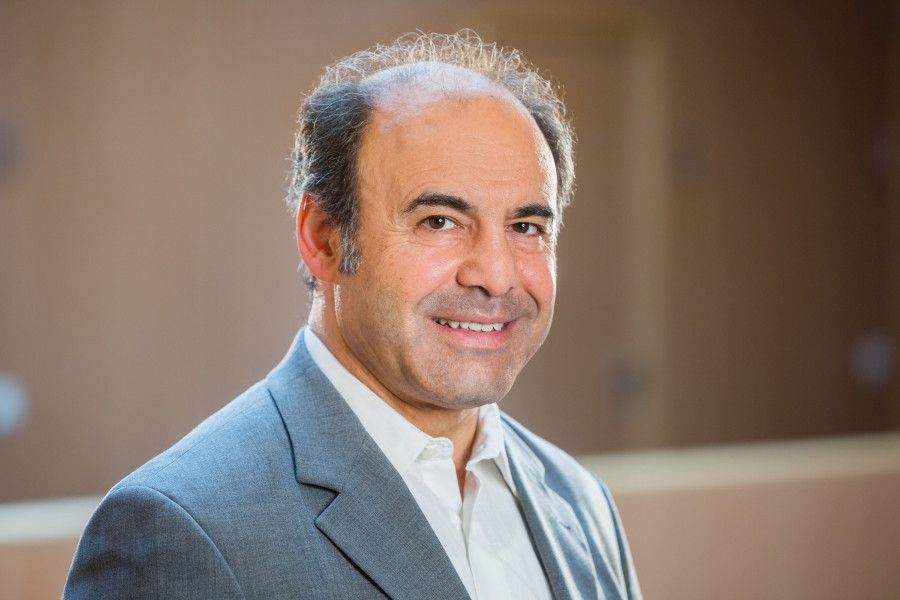 Prof. Dr. Haci-Halil Uslucan refiert über die Themen Zuwanderungsprozesse und Zugehörigkeitsgefühle zur alten und neuen Heimt.
